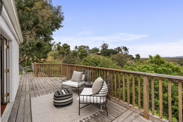 310 Bluff Wy, Oceanside CA: https://media.crmls.org/mediaz/45cbb2b7-8c31-4ba6-92b7-c82ceca9adb2.jpg