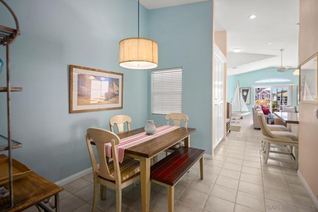 737 G Avenue, Coronado CA: https://media.crmls.org/mediaz/45cc0f60-ae6f-4dbd-8467-36dcea4634bf.jpg
