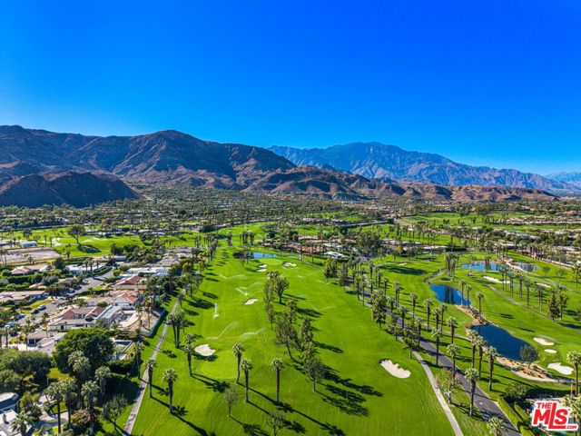 71150 N Thunderbird Terrace, Rancho Mirage CA: https://media.crmls.org/mediaz/45cc7be2-1b13-4185-b330-14f31623ec9a.jpg