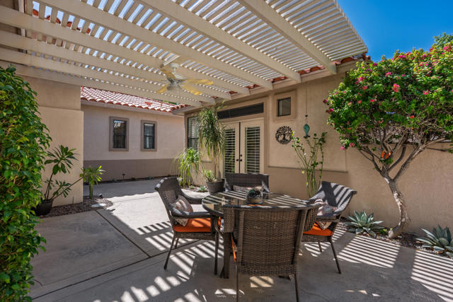 65 San Marino Circle, Rancho Mirage CA: https://media.crmls.org/mediaz/45cc8f93-f3cf-470e-8c0a-9cf119b3c2a9.jpg