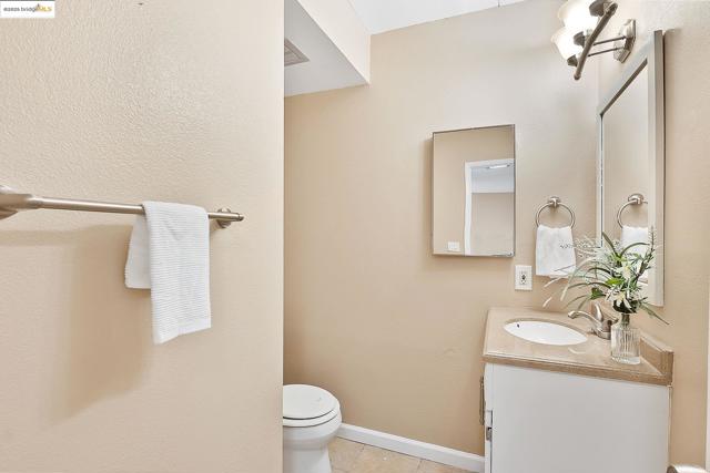 3300 Northwood Dr, Concord CA: https://media.crmls.org/mediaz/45cce9e1-effd-4eb0-818c-f1702fc555fc.jpg