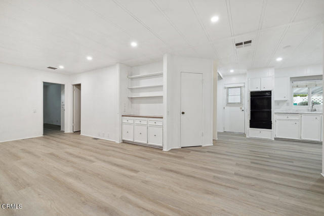 Detail Gallery Image 9 of 39 For 206 Browning Ave #206,  Ventura,  CA 93003 - 2 Beds | 1 Baths