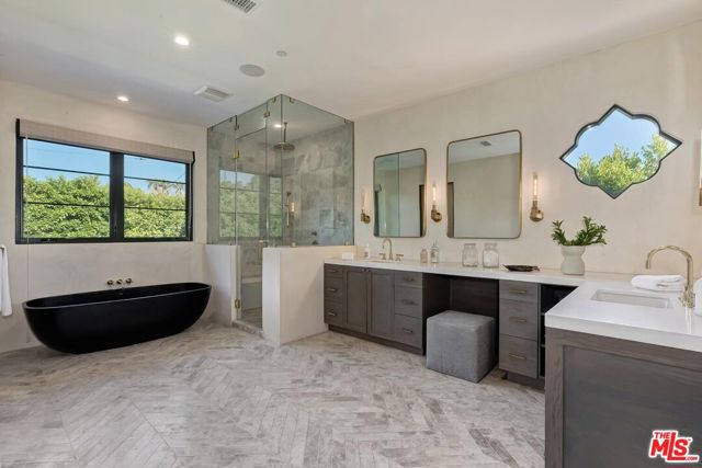 1916 N Serrano Avenue, Los Angeles CA: https://media.crmls.org/mediaz/45cd8cdc-0217-4149-8ef9-af1f98f1a89e.jpg