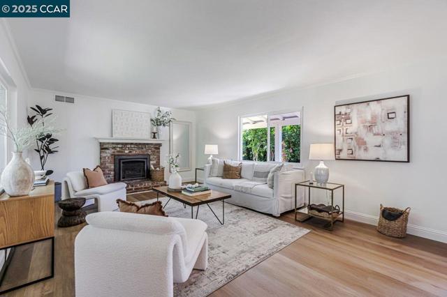 3338 Carlyle Ter, Lafayette CA: https://media.crmls.org/mediaz/45cea47a-3221-45bb-a248-ffab73fd4df4.jpg