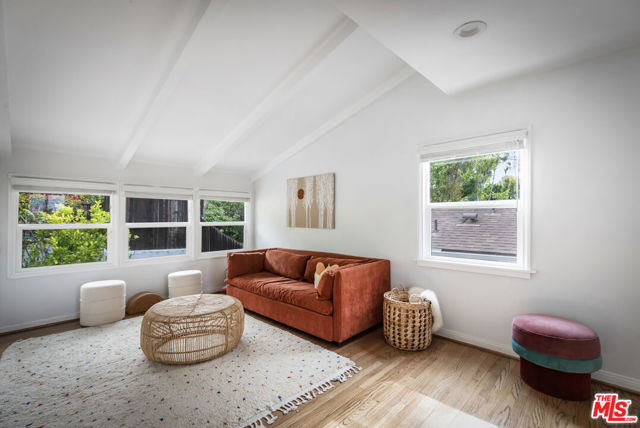 13324 Valley Vista Boulevard, Sherman Oaks CA: https://media.crmls.org/mediaz/45cecef7-2b83-4a99-b8da-e84b21853f04.jpg