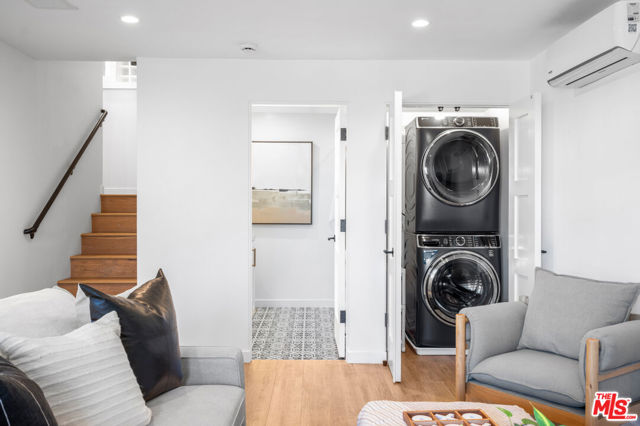 1183 La Mirada Street, Laguna Beach CA: https://media.crmls.org/mediaz/45cf49aa-8fdf-4b61-a2da-3243bbf1fd93.jpg