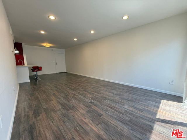 5257 Radford Avenue, Valley Village CA: https://media.crmls.org/mediaz/45cfe4ab-4199-4e82-9251-e4f8d97daeec.jpg