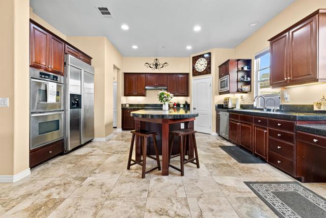 2157 Hidden Springs Dr, El Cajon CA: https://media.crmls.org/mediaz/45d002a1-adb3-4c83-ae35-4f62ab767de6.jpg