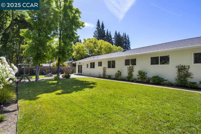 120 Paraiso Dr, Danville CA: https://media.crmls.org/mediaz/45d010a1-45e8-4b73-acdc-2f0d7f3e9863.jpg