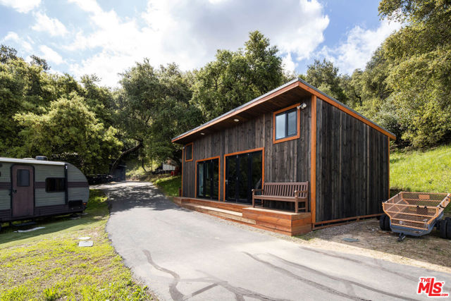 22575 Monte Vista Drive, Topanga CA: https://media.crmls.org/mediaz/45d07a04-913d-4e02-96bf-a3c7d44f7efc.jpg
