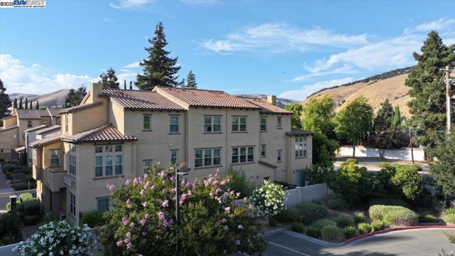 93 Catania Cmn, Fremont CA: https://media.crmls.org/mediaz/45d1e067-5248-4f74-bf21-d83b7bce6965.jpg
