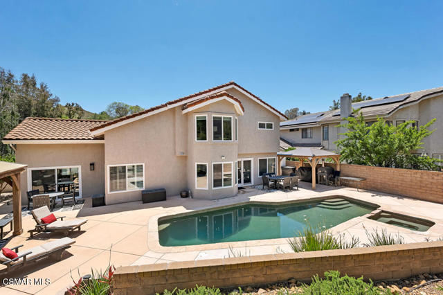 751 Lynnmere Drive, Thousand Oaks CA: https://media.crmls.org/mediaz/45d1ef8e-7976-409d-ba37-cf91d36af869.jpg
