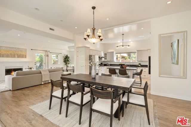 4224 Madison Avenue, Culver City CA: https://media.crmls.org/mediaz/45d20b03-33b5-41f7-91e5-d18c3e558cb2.jpg