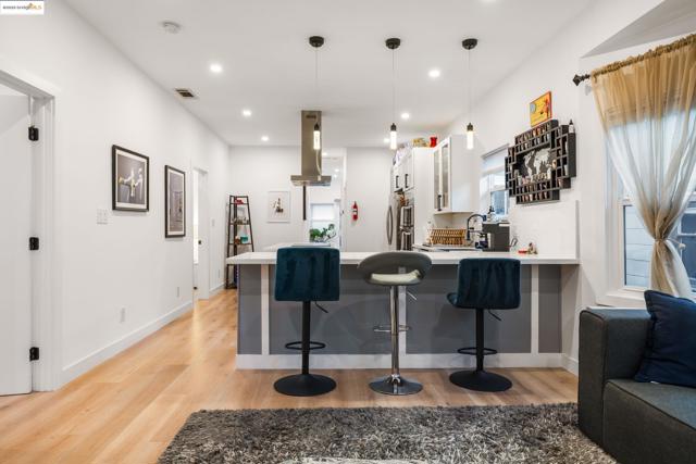 75 Echo Ave, Oakland CA: https://media.crmls.org/mediaz/45d22be0-1f17-4569-9c1e-62f1c0dc724e.jpg