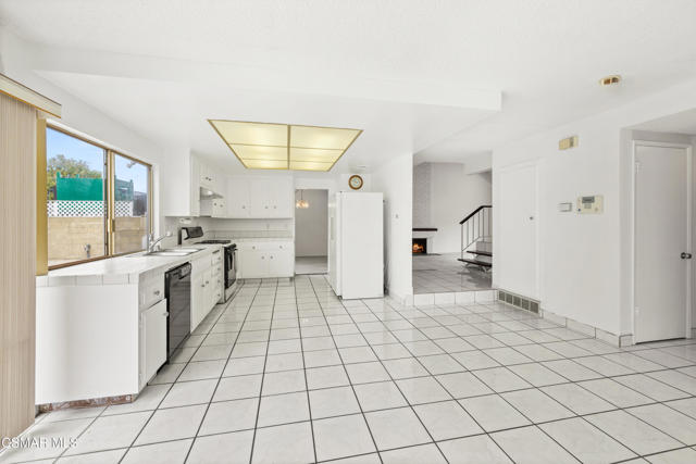 2385 N Justin Avenue, Simi Valley CA: https://media.crmls.org/mediaz/45d22fc7-b095-4e55-a541-39c5eaf23ab7.jpg