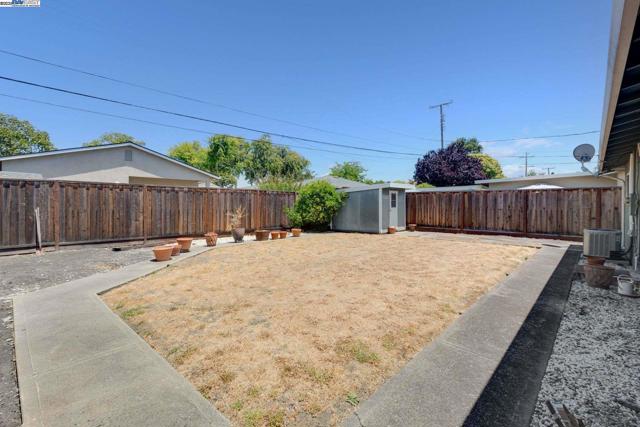 2515 Crystal Dr, Santa Clara CA: https://media.crmls.org/mediaz/45d2ad31-f04d-47a3-b8f3-329f6ce4d1bc.jpg