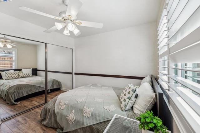 1005 Wood Thrush Ln, Tracy CA: https://media.crmls.org/mediaz/45d49cf0-603e-4dd7-9732-98b29aee808a.jpg