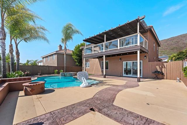 858 Via Barquero, San Marcos CA: https://media.crmls.org/mediaz/45d5184e-985b-4090-8961-06e5abcd915f.jpg