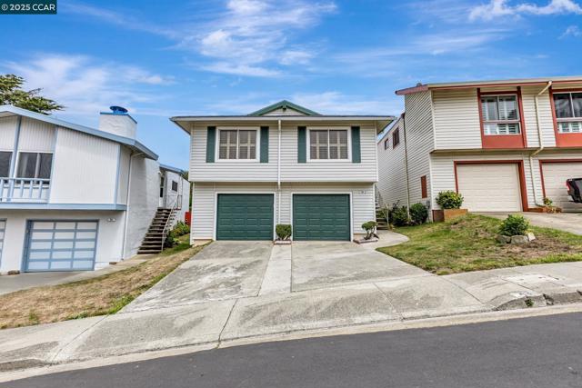 43 Shipley Ave, Daly City CA: https://media.crmls.org/mediaz/45d55eaa-09f8-48ca-8533-8c01eeb72789.jpg