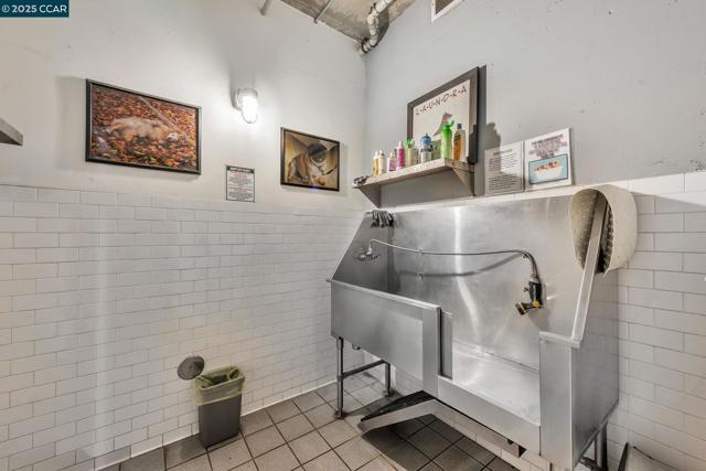 1231 Pine St, Oakland CA: https://media.crmls.org/mediaz/45d5d2da-81ee-4ec0-ba0a-e79bad69cf3a.jpg
