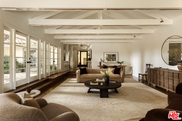 1296 Capri Drive, Pacific Palisades CA: https://media.crmls.org/mediaz/45d5f5fb-68ea-4e24-9335-9874e7366c94.jpg