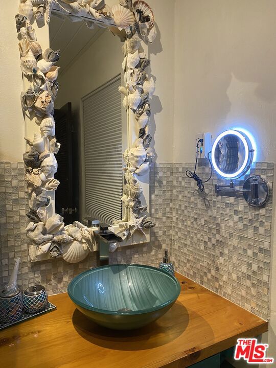 1 Papaya Road,  CA: https://media.crmls.org/mediaz/45d5fac0-4c25-4254-be38-039f7a4f1407.jpg