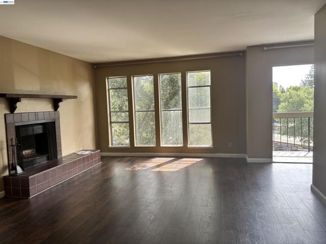 5335 Broadway Terrace, Oakland CA: https://media.crmls.org/mediaz/45d6171d-8203-474f-9a4f-05ea463ce19b.jpg