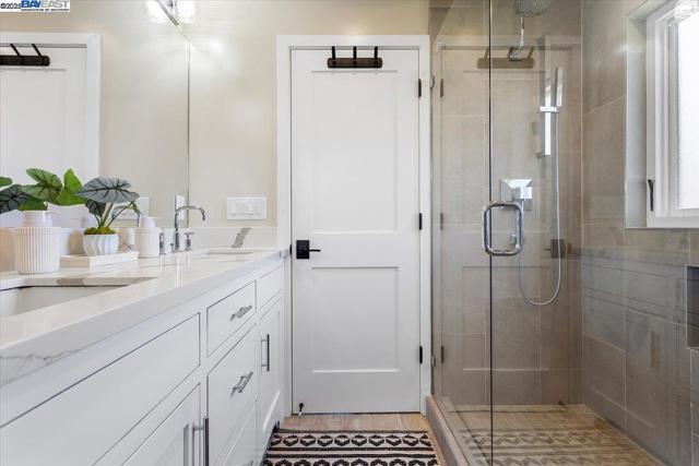 1002 Middle Ave, Menlo Park CA: https://media.crmls.org/mediaz/45d6679f-6575-468f-8d9b-c51ac383ed27.jpg