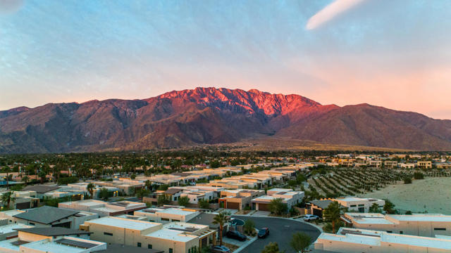 814 Nugget Lane, Palm Springs CA: https://media.crmls.org/mediaz/45d67ebf-eca5-40c7-a10a-0424c0d1e5c2.jpg