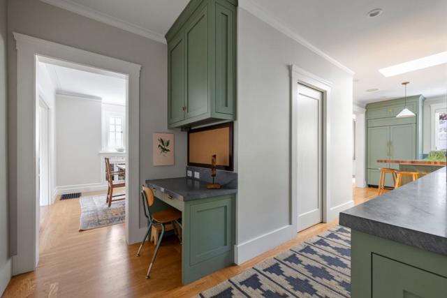 827 Walnut Avenue, Burlingame CA: https://media.crmls.org/mediaz/45d697b5-e165-468b-8175-7eb0110cb718.jpg