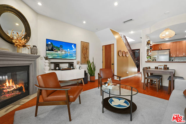 5303 Satsuma Avenue, North Hollywood CA: https://media.crmls.org/mediaz/45d6d135-27fb-45fc-a738-827f2f0ee955.jpg
