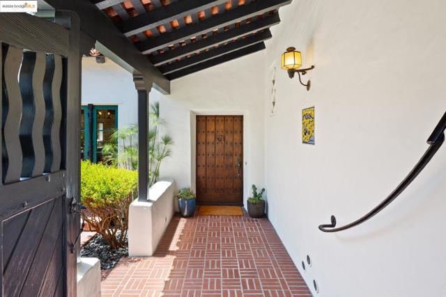 2583 Buena Vista Way, Berkeley CA: https://media.crmls.org/mediaz/45d6fa3f-464f-4afc-ac5d-a57b8eccac02.jpg