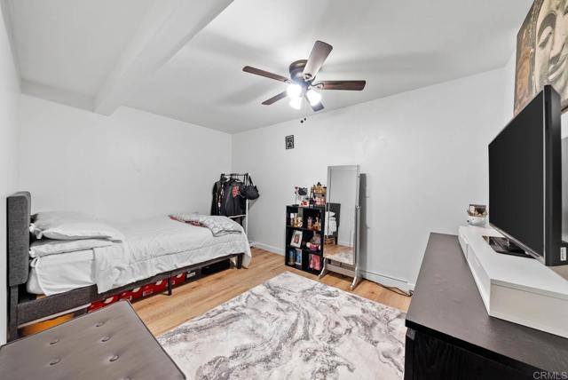 42 48 E 5Th Street, National City CA: https://media.crmls.org/mediaz/45d71cae-1c10-49ea-be71-14d035dd3f4e.jpg