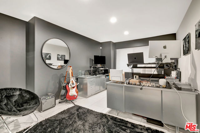 4102 Cachalote Street, Woodland Hills CA: https://media.crmls.org/mediaz/45d724e6-7dab-4b07-916a-97852437523d.jpg