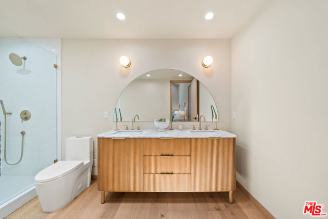 14742 Weddington Street, Sherman Oaks CA: https://media.crmls.org/mediaz/45d79991-8650-4288-b95a-93f1569119ef.jpg