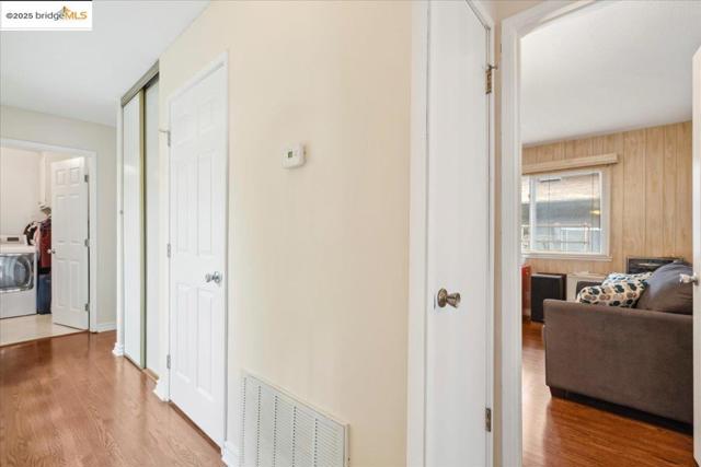 11772 Cranford Way, Oakland CA: https://media.crmls.org/mediaz/45d7be01-6ebf-4db9-9c06-281a0ccbe000.jpg