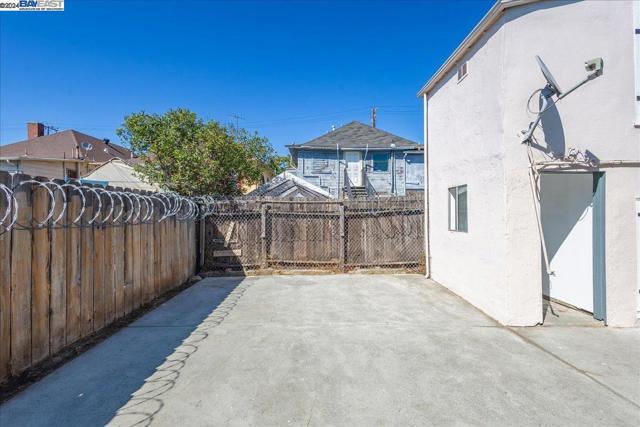 913 35Th Ave, Oakland, California 94601, 3 Bedrooms Bedrooms, ,2 BathroomsBathrooms,Single Family Residence,For Sale,35Th Ave,41069674