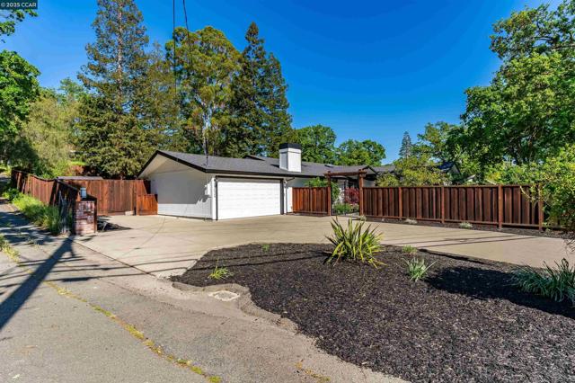 2424 San Miguel Dr, Walnut Creek CA: https://media.crmls.org/mediaz/45d815a1-6de6-4de4-9f45-707b8d5c53d2.jpg