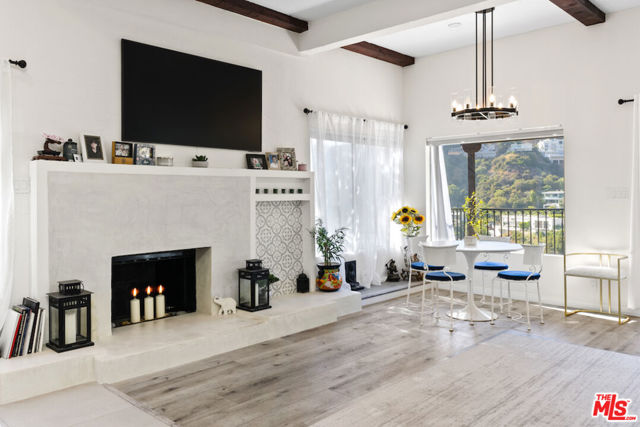 1923 Sunset Plaza Drive, Los Angeles CA: https://media.crmls.org/mediaz/45d82d95-5bf6-45ba-a566-493f5af655dd.jpg