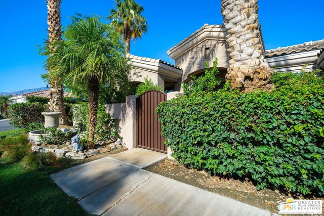 47925 Via Livorno, La Quinta CA: https://media.crmls.org/mediaz/45d8eb90-bd29-4e48-b81d-91053bdd8058.jpg