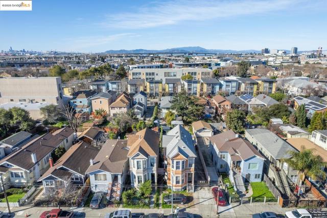 3245 Adeline ST, Oakland CA: https://media.crmls.org/mediaz/45d9767a-d806-4294-b698-f851d009378d.jpg