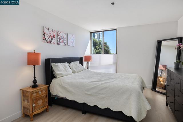 555 Pierce St, Albany CA: https://media.crmls.org/mediaz/45d9f610-5224-4070-9034-111c8f4b494a.jpg