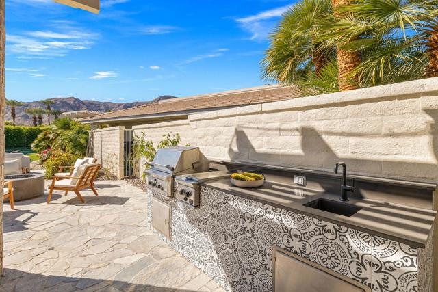 9 Regency Drive, Rancho Mirage CA: https://media.crmls.org/mediaz/45d9f718-a2f9-47ac-9070-811fc3fbf900.jpg