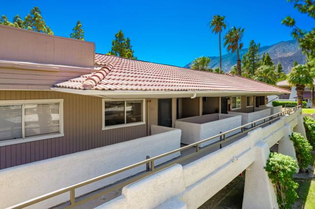 550 N Villa Court, Palm Springs CA: https://media.crmls.org/mediaz/45da2993-817e-436e-b4e9-96f1f2bc22dd.jpg