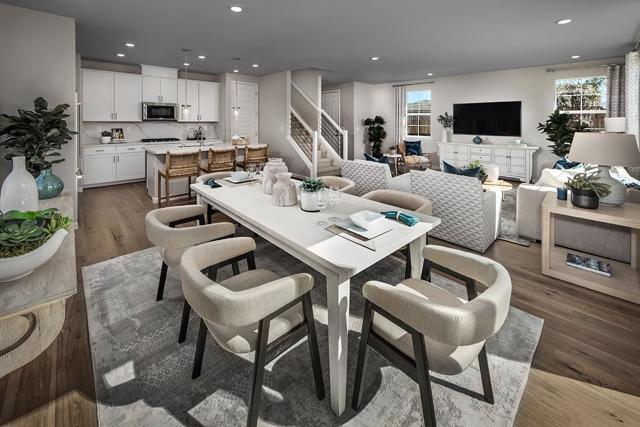 2201 Daisy Drive, Hollister CA: https://media.crmls.org/mediaz/45da7650-1f9e-42f2-a3c0-a6f65113d88f.jpg