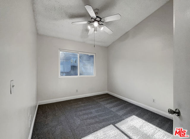 1048 Thomas Lane, 84 photo 3