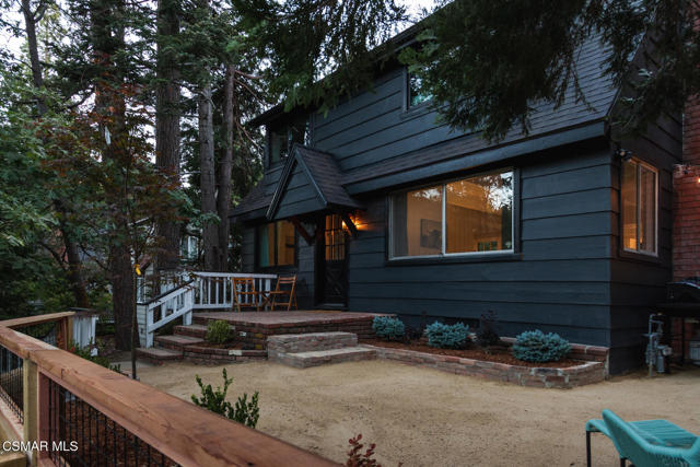 28989 Palisades Drive, Lake Arrowhead CA: https://media.crmls.org/mediaz/45db5662-d174-4a18-96bb-2a2df05b8364.jpg