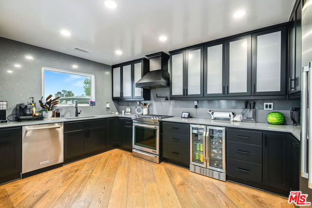 3701 Multiview Drive, Los Angeles CA: https://media.crmls.org/mediaz/45dce312-5db5-425a-89dc-30113727ba0f.jpg