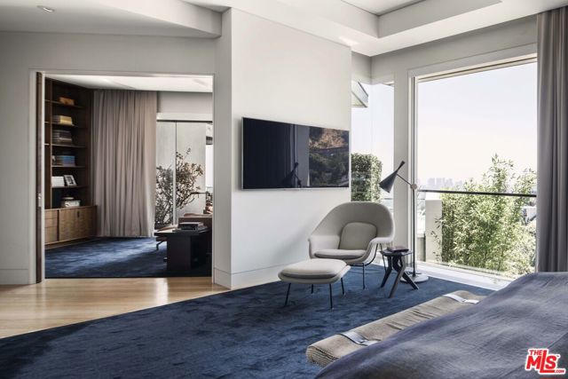 8804 Hollywood Boulevard, Los Angeles CA: https://media.crmls.org/mediaz/45dceb65-5dbd-4fc3-baa7-2a6e6c3b96a3.jpg