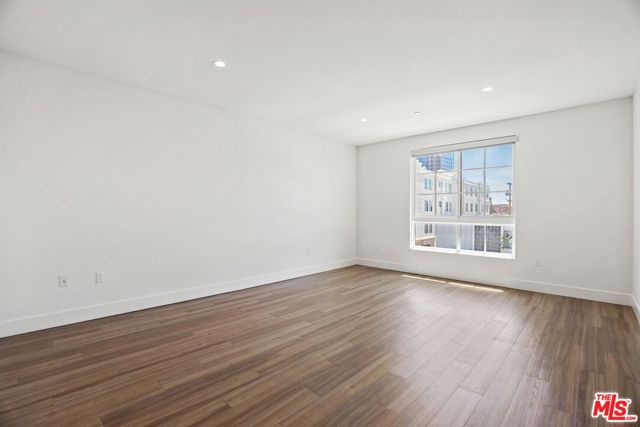 11818 Dorothy Street, Los Angeles CA: https://media.crmls.org/mediaz/45dda404-40b6-41ac-81e7-735184956460.jpg